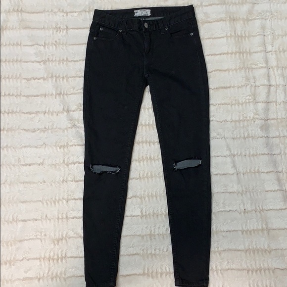 ▪️Free People Black Ripped Jeans▪️ - Picture 4 of 6